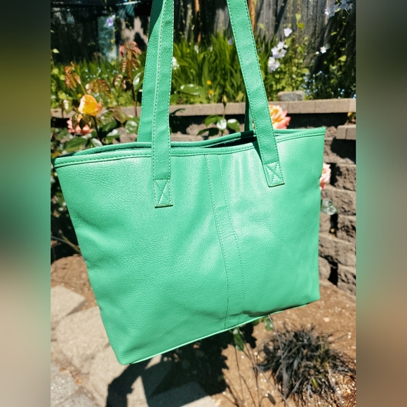 Green Large Tote, Excellent Condition - Picture 4 of 9